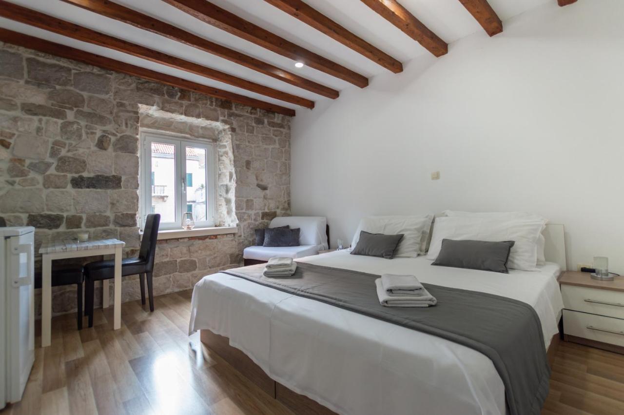 Camenno Apartments-The Heart Of Diocletian'S Palace-Open All Winter! สปลิท ภายนอก รูปภาพ