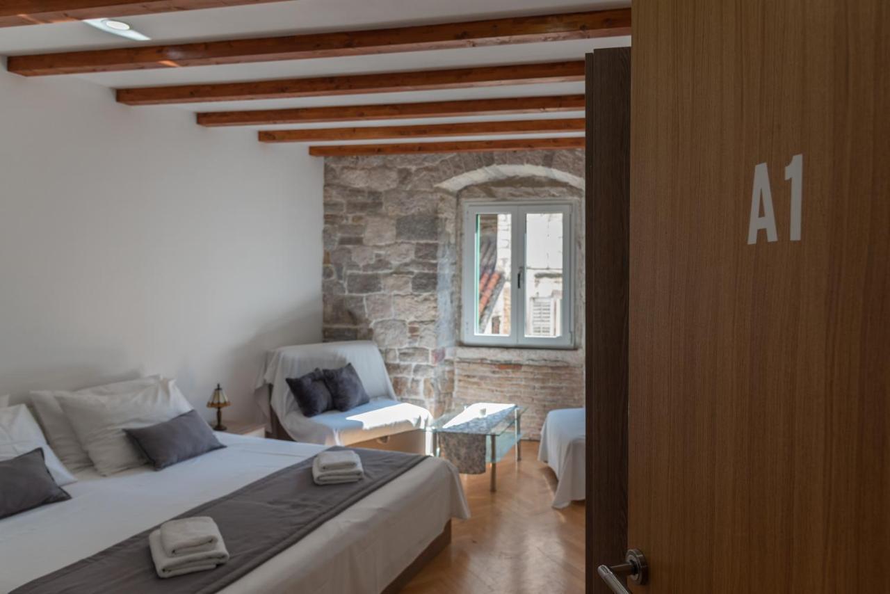 Camenno Apartments-The Heart Of Diocletian'S Palace-Open All Winter! สปลิท ภายนอก รูปภาพ