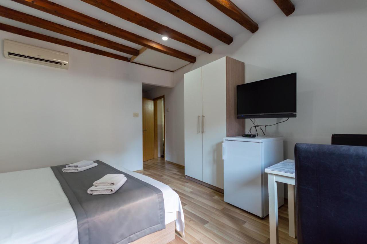 Camenno Apartments-The Heart Of Diocletian'S Palace-Open All Winter! สปลิท ภายนอก รูปภาพ