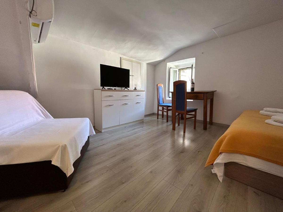 Camenno Apartments-The Heart Of Diocletian'S Palace-Open All Winter! สปลิท ภายนอก รูปภาพ