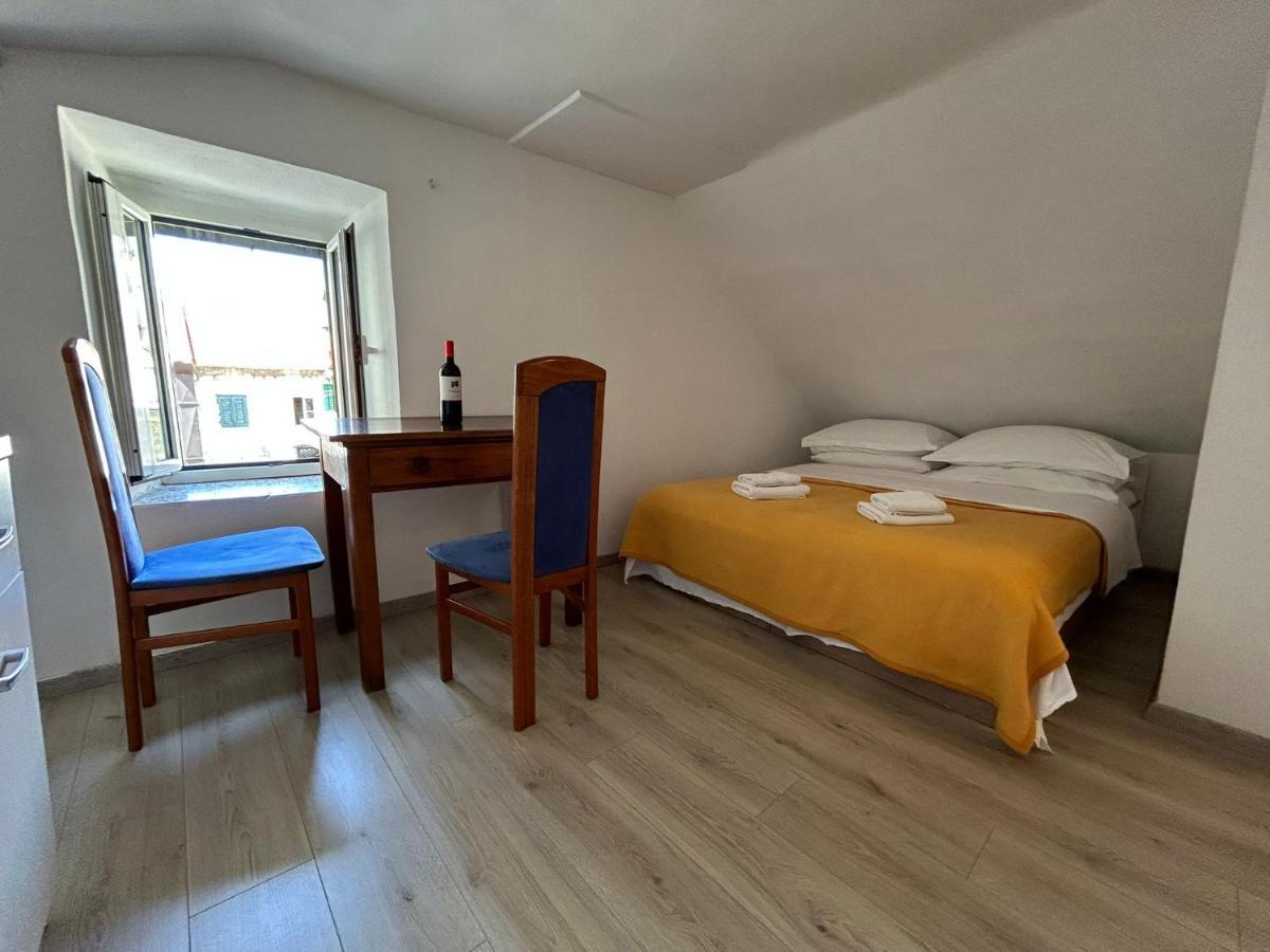 Camenno Apartments-The Heart Of Diocletian'S Palace-Open All Winter! สปลิท ภายนอก รูปภาพ